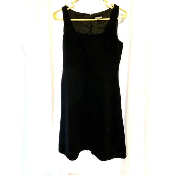 Ann Taylor Loft Size 4 Petite Woman Sleeveless Little Black Dress Bodycon Flare - Picture 1 of 5